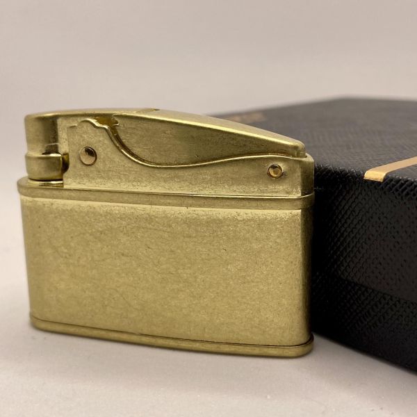 Бензинова запальничка Zorro: Класика у стилі Ретро (Золотиста латунь)