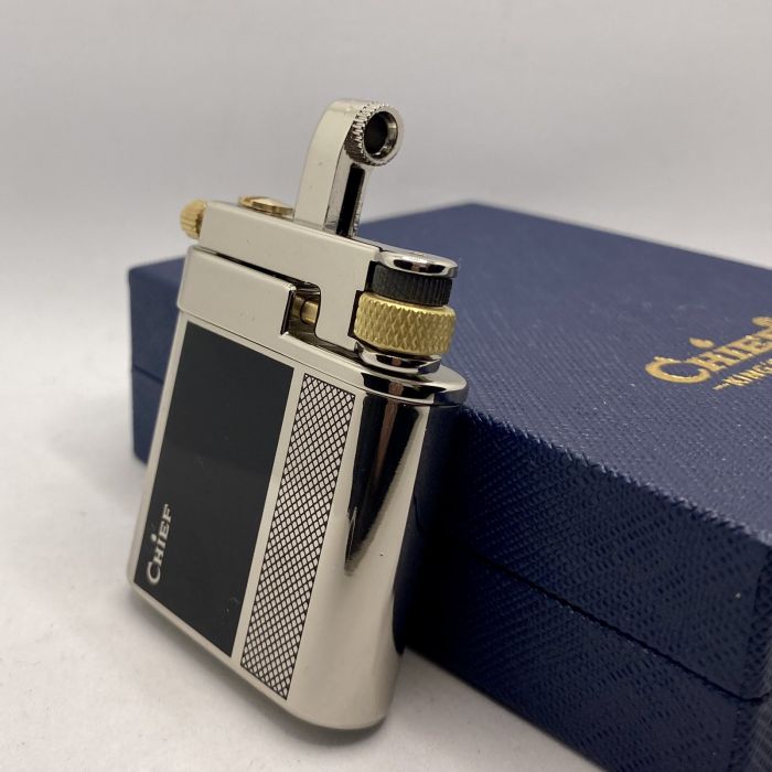 Запальничка бензинова Chief з гравіюванням у вигляді мікросітки