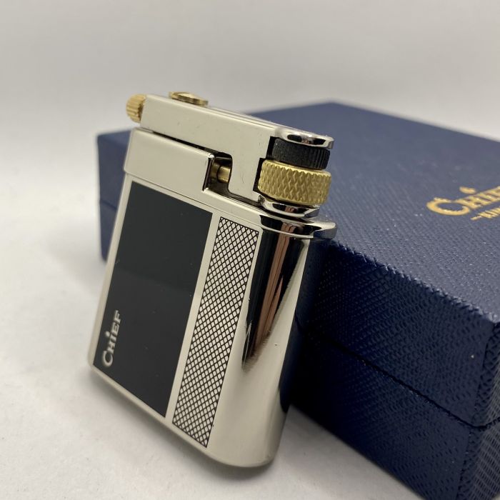 Запальничка бензинова Chief з гравіюванням у вигляді мікросітки