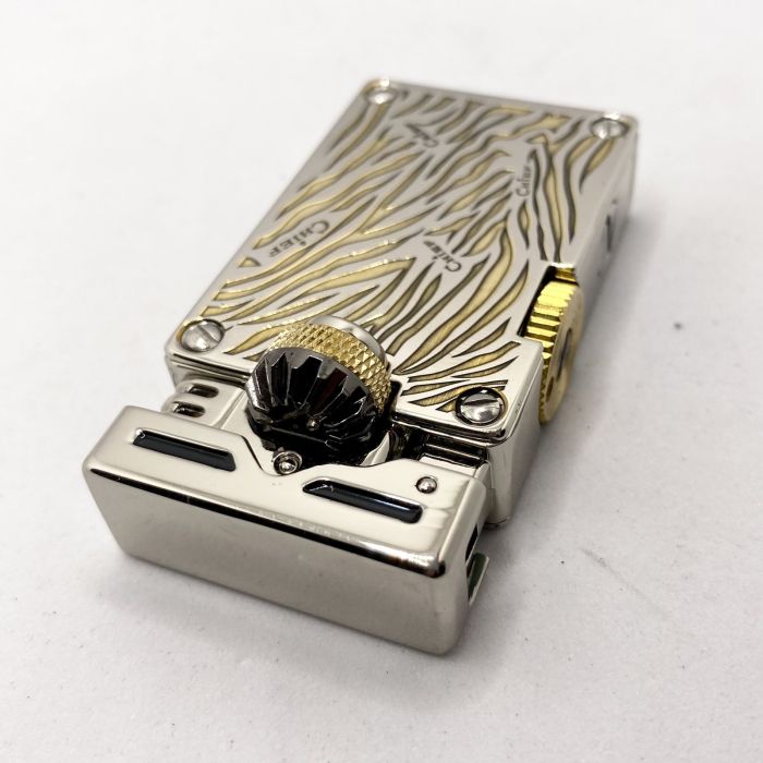Ексклюзивна Бензинова Запальничка Chief: Велич Золотого Тигра