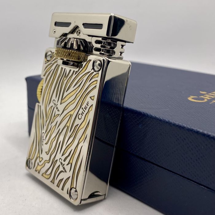 Ексклюзивна Бензинова Запальничка Chief: Велич Золотого Тигра