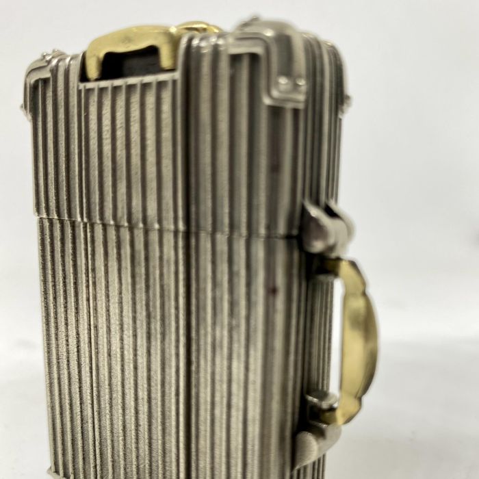 Колекційна бензинова запальничка Zippo "Suitcase Edition"у формі мініатюрної дорожньої валізи