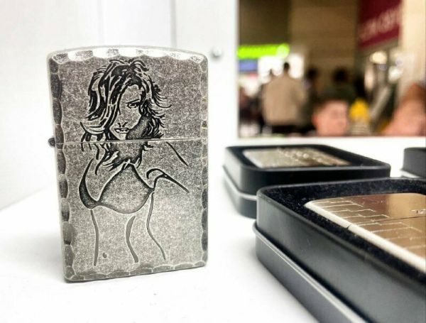 Бензинова запальничка Zorro «Vintage Pin-up» Дівчина