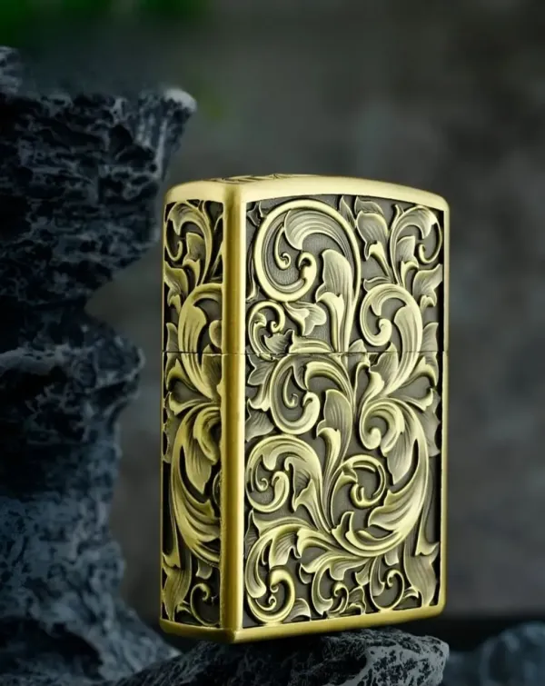 Бензинова запальничка Zorro "Antique Brass" з художнім гравіюванням Золотиста