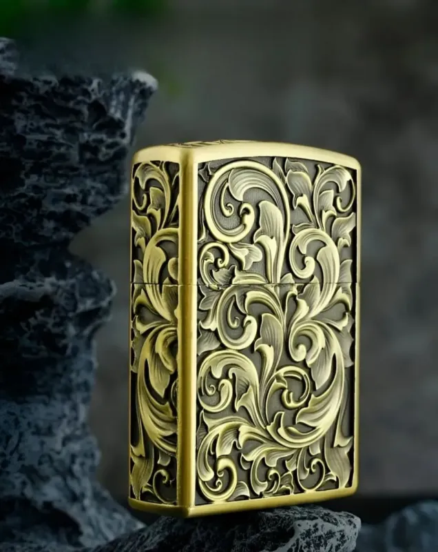 Бензинова запальничка Zorro "Antique Brass" з художнім гравіюванням Золотиста