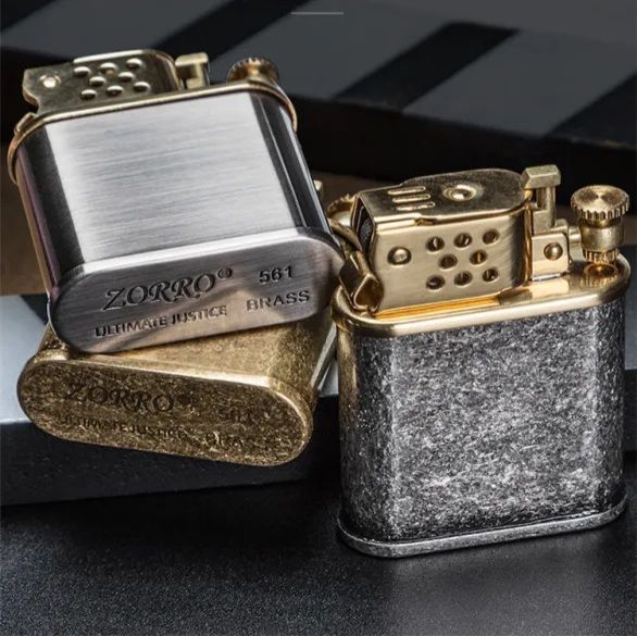 Бензинова запальничка Zorro 561 «Ultimate Justice»Сріблястий сатин + Золото