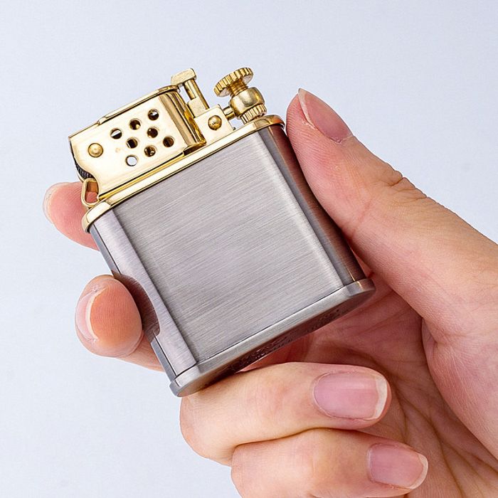 Бензинова запальничка Zorro 561 «Ultimate Justice»Сріблястий сатин + Золото