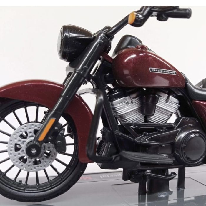 Колекційна модель мотоцикла Harley-Davidson 2017 Road King Special (1:18) від Maistо