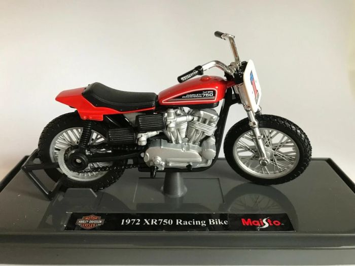 Колекційна модель мотоцикла Harley-Davidson 1972 XR750 Racing Bike (Maisto, 1:18)