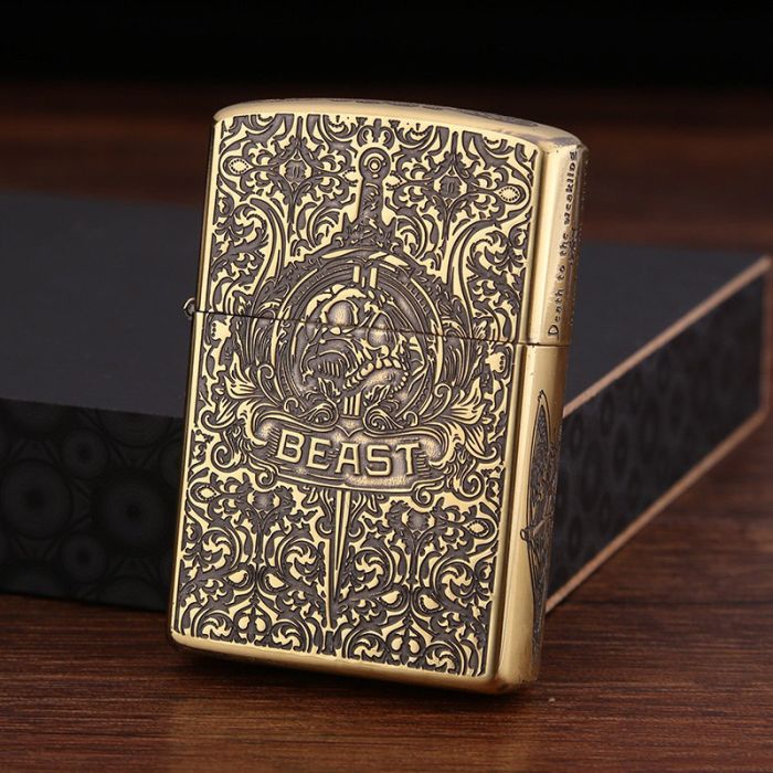 Бензинова запальничка Chief "Beast"