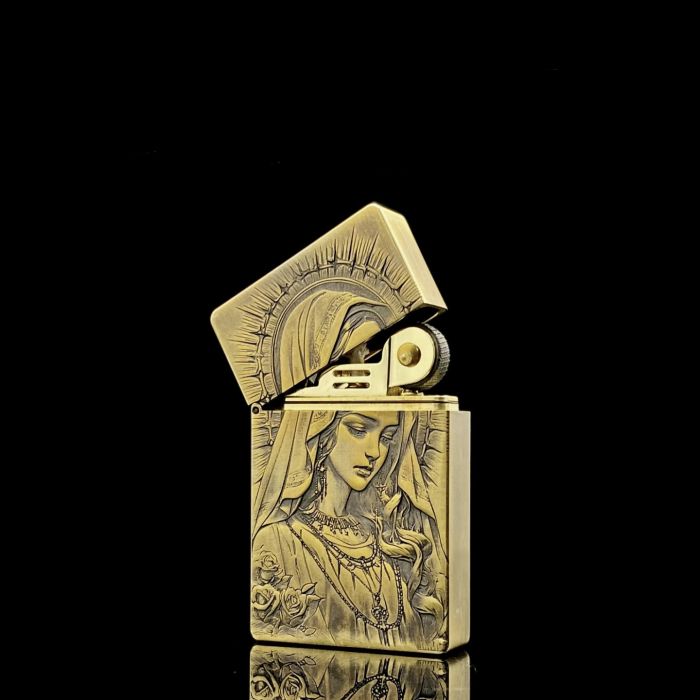 Елітна бензинова запальничка Koji «Свята Марія / Діва Марія», масивна латунь  (у подарунковій коробці)
