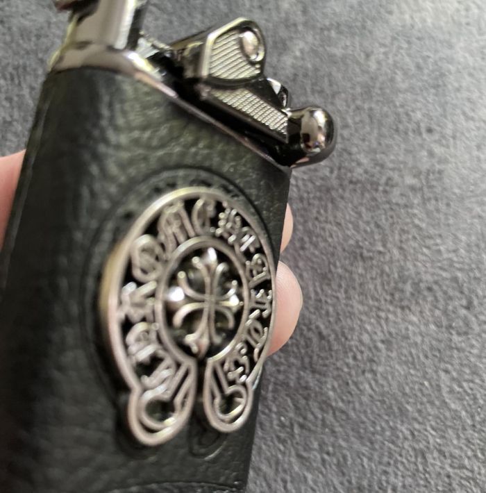 П’єзоелектрична газова запальничка Chrome Hearts у шкіряному чохлі