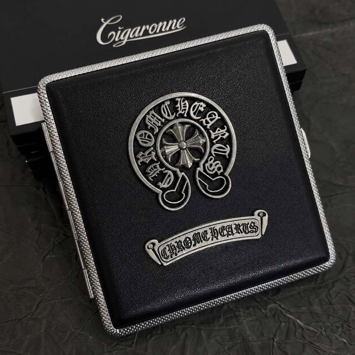 Портсигар у стилі Chrome Hearts під шкіру (на 20 сигарет), чорний з металевим декором