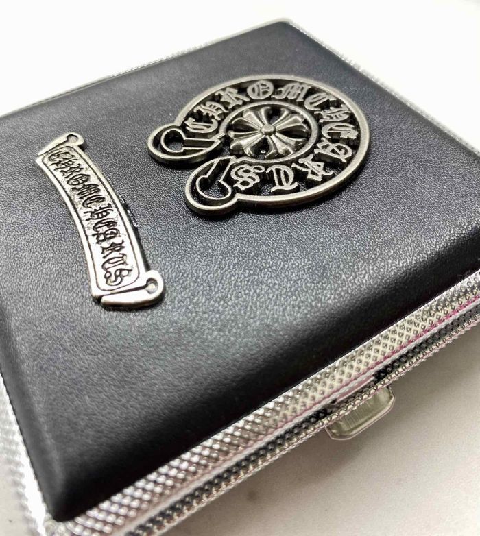 Портсигар у стилі Chrome Hearts під шкіру (на 20 сигарет), чорний з металевим декором