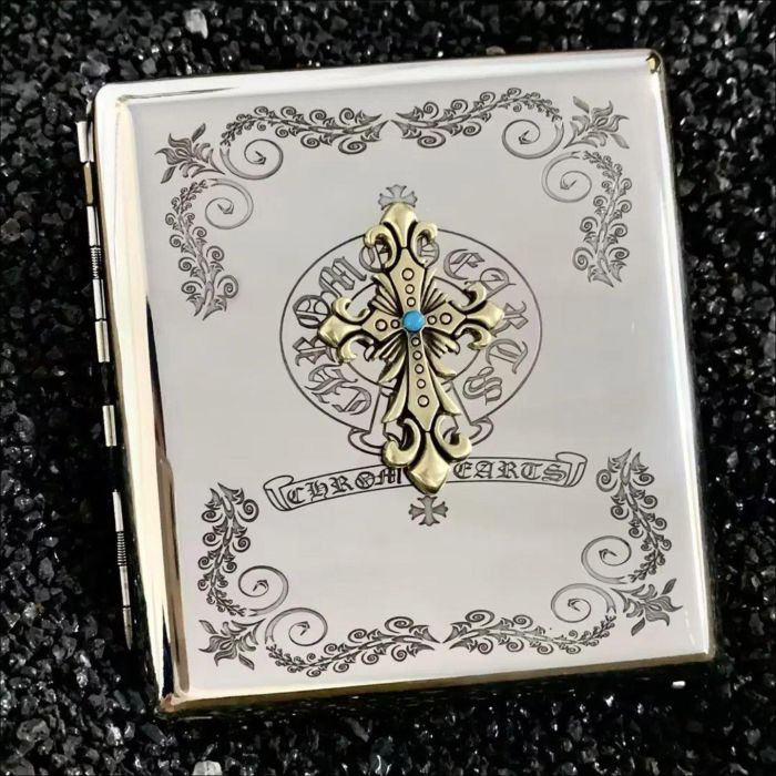Металевий портсигар з об'ємним декором у стилі Chrome Hearts — на 20 сигарет standard