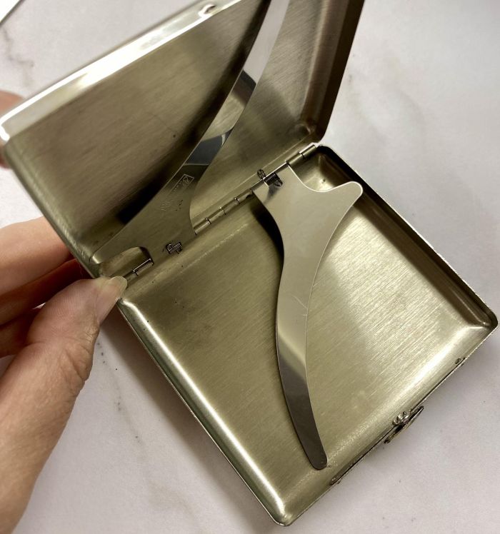Металевий портсигар з об'ємним декором у стилі Chrome Hearts — на 20 сигарет standard