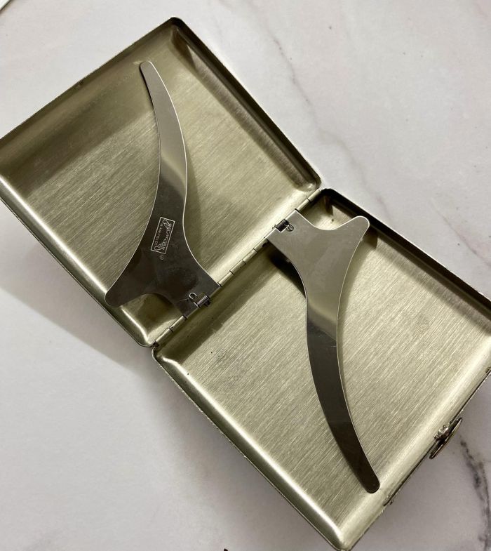 Металевий портсигар з об'ємним декором у стилі Chrome Hearts — на 20 сигарет standard