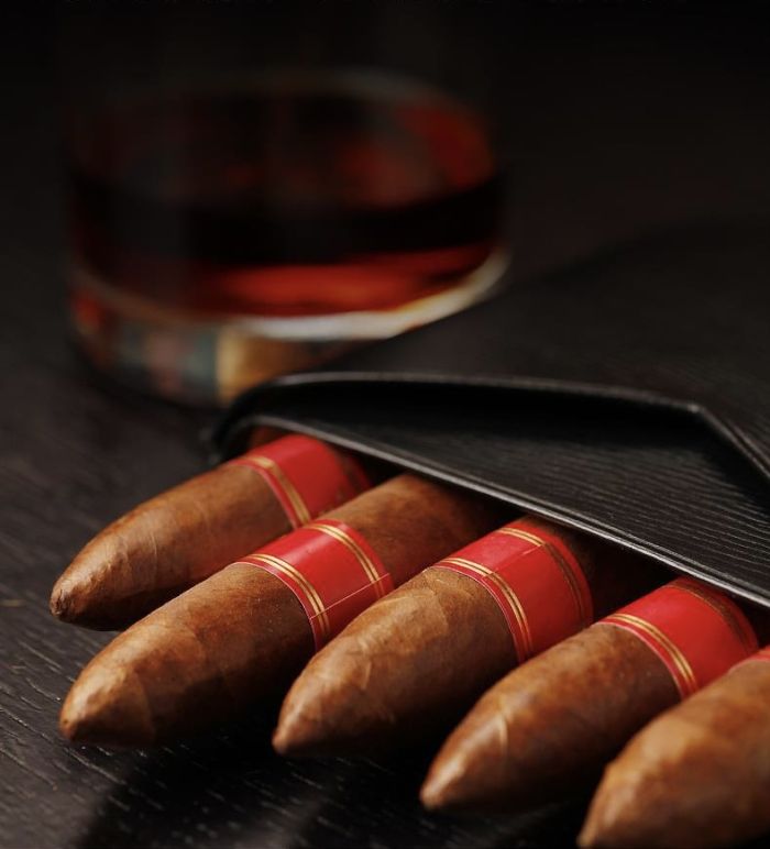 Елегантний шкіряний футляр (хумідор) для 3-х сигар Cigarloong із гільйотиною — Чорний