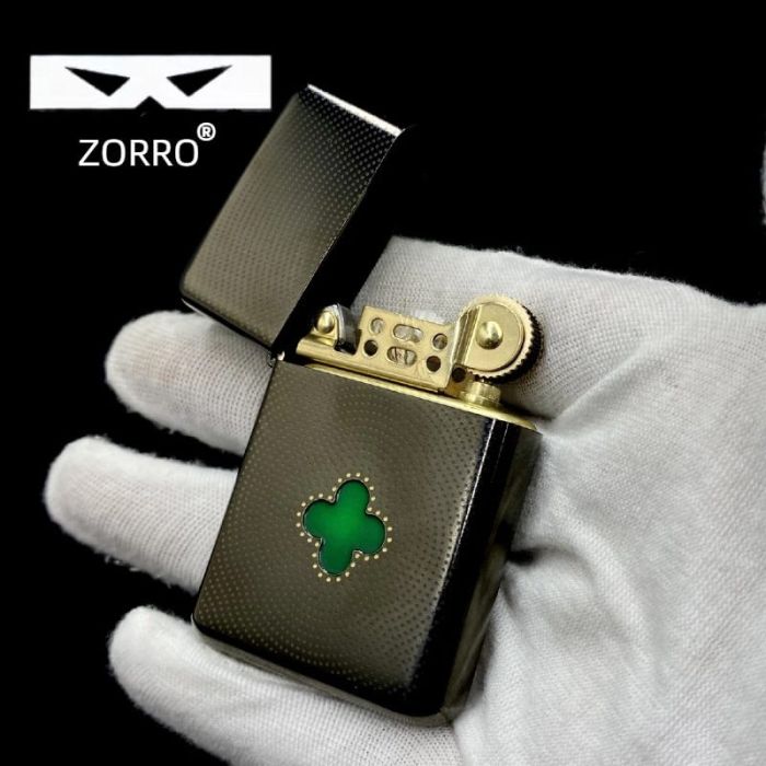Бензинова запальничка Zorro Upgrade з зеленою конюшиною (Модель 790)