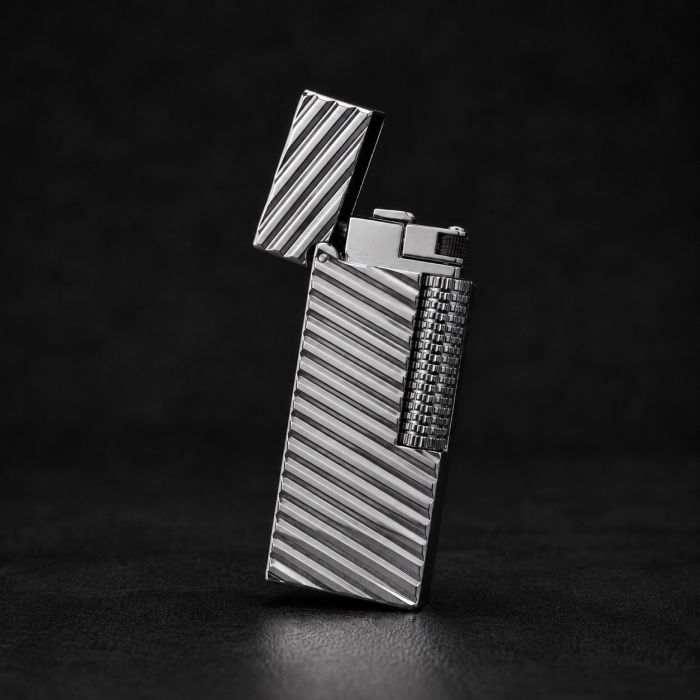 Бензинова запальничка Zorro 728 Premium в подарунковій упаковці — Срібляста з діагональним рельєфом