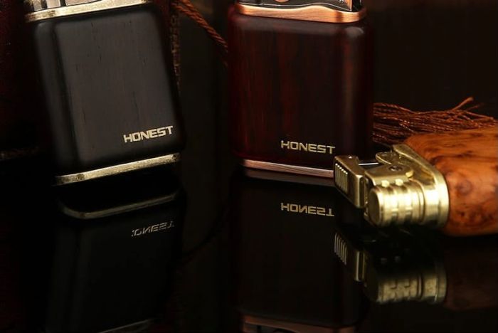 Бензинова запальничка Honest у вінтажному стилі (Дерево та Бронза)