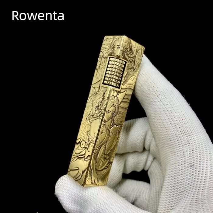 Бензинова запальничка Rowenta з суцільної латуні з авторським художнім гравіюванням "Лисиця Кіцуне"