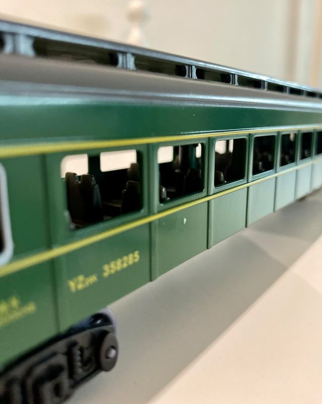 Великий залізничний набір FENFA «DongFeng 4B Кавун»помаранчевий локомотив з 2 вагонами,  із світлом, звуком та акумуляторами