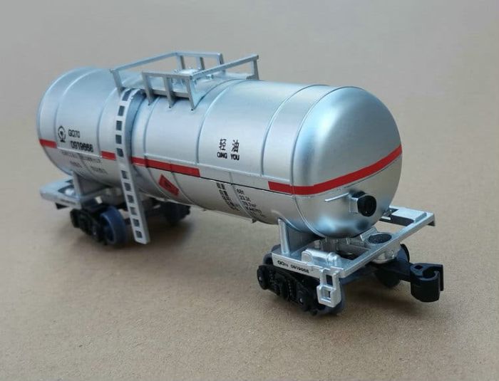 Залізничний ігровий комплекс FENFA «Dongfeng 4B Blue Cat»: Вантажний склад із світлозвуковими ефектами та автономним живленням