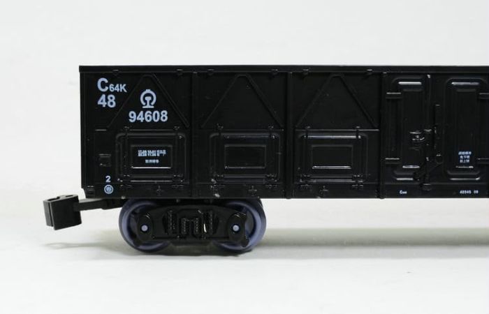 Ігровий набір «Залізниця» FENFA Blue Cat Freight— Тепловоз з цистерною та товарними вагонами, акумуляторами та зарядним пристроєм