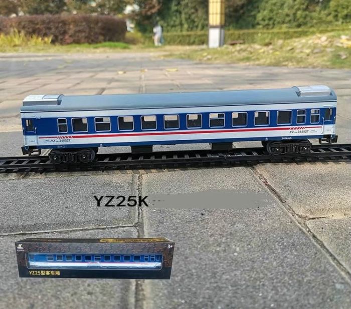 Великий ігровий набір «Залізниця FENFA Train Familial» з акумуляторами та зарядним пристроєм