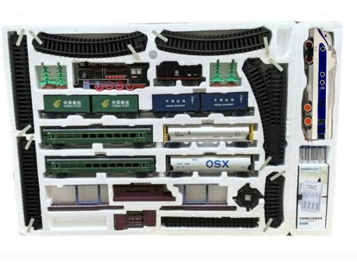Великий ігровий набір залізниці FENFA Train Familial (9.4 метри колії, 2 локомотиви, 7 вагонів, акумулятори + зарядний пристрій)
