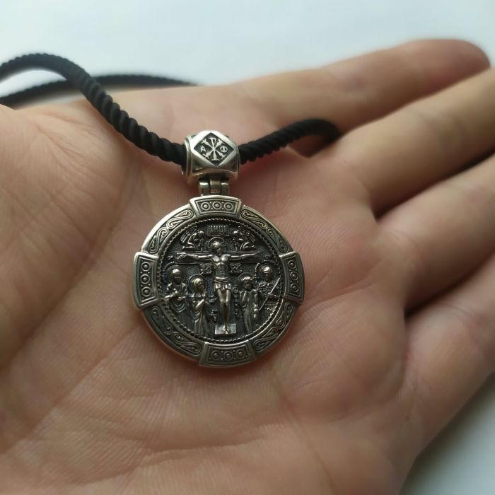 Срібний православний кулон-оберіг «Розп'яття Христове з предстоящими та молитвою Чесному хресту"