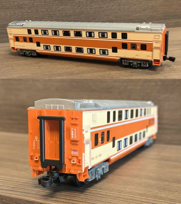 Електрична залізниця FENFA SS7C на акумуляторах (Масштабний ігровий set з підсвіткою вагонів та звуком) у подарунковій коробці