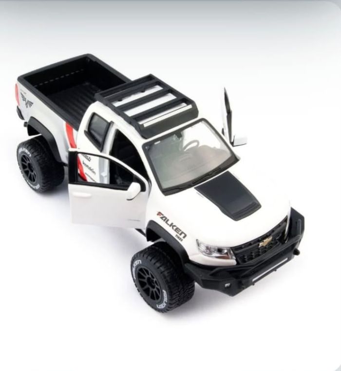 Колекційна модель автомобіля Maisto Design Off-Road 1:27 — 2017 Chevrolet Colorado ZR2