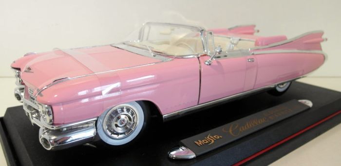 Автомодель Cadillac Eldorado Biarritz (1959) Maisto Premiere Edition, 1:18 — Ікона американського стилю та розкоші