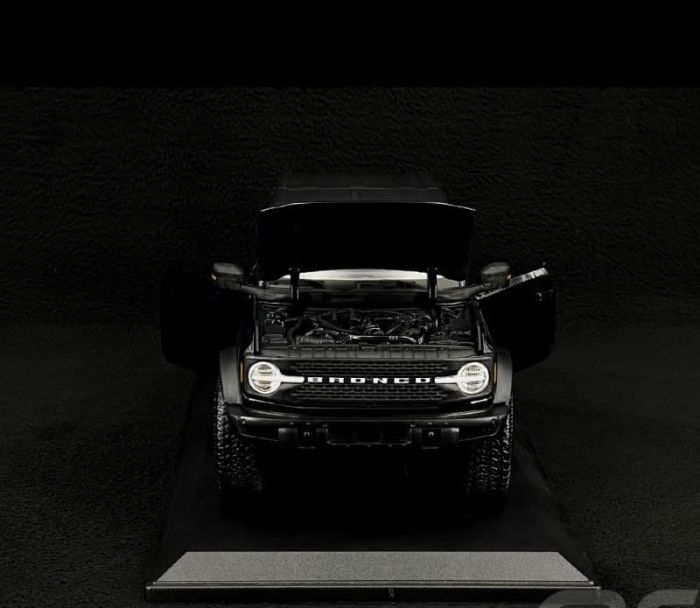 Колекційна автомобільна модель 2021 Ford Bronco Wildtrak (Maisto, масштаб 1:18)