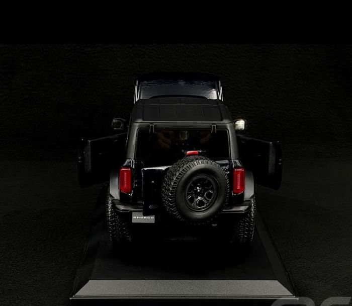 Колекційна автомобільна модель 2021 Ford Bronco Wildtrak (Maisto, масштаб 1:18)