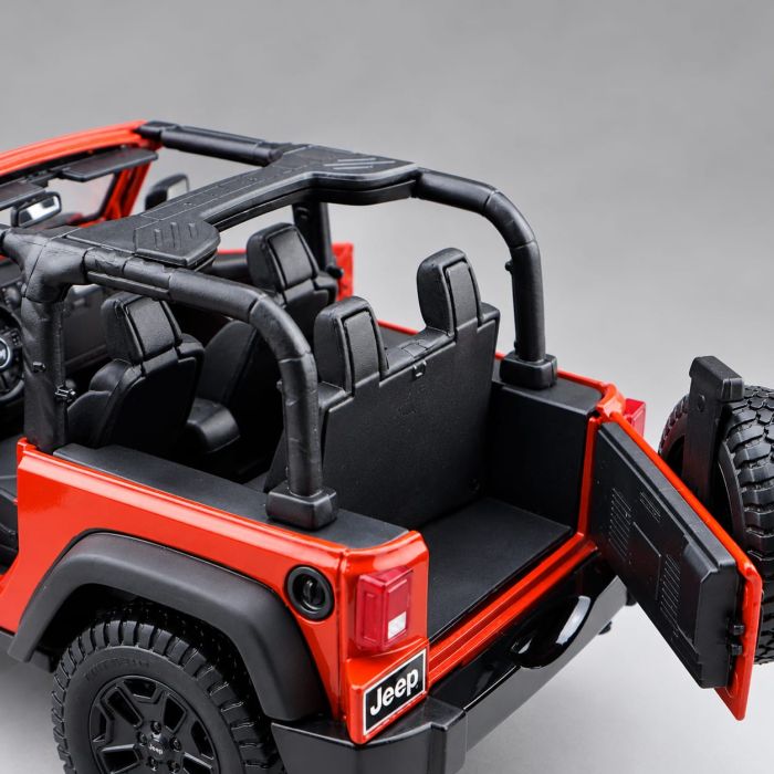 Коллекційна модель 2014 Jeep Wrangler Willys (Масштаб 1:18) від Maisto