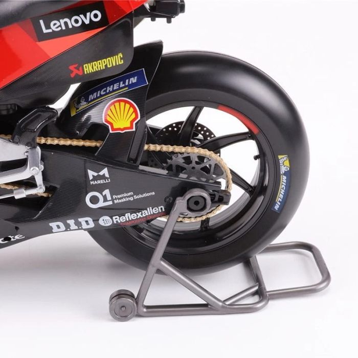Колекційна модель мотоцикла Ducati Desmosedici GP (2022) #63 Pecco Bagnaia — Масшт. 1:6 від Maisto