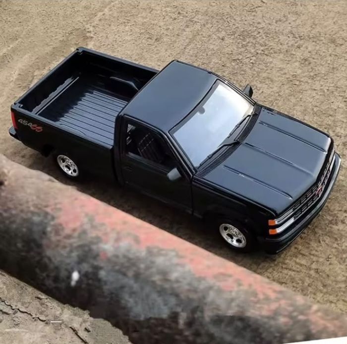 Колекційна модель авто 1993 Chevrolet 454 SS Pick-up (1:24) від Maisto