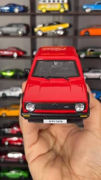 Колекційна модель автомобіля Volkswagen Golf Mk1 GTI (1979) — Масштаб 1:27 (Bburago)