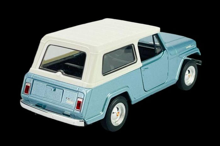 Масштабна автомодель 1967 Jeep Jeepster Commando Station Wagon (1:24) від Welly NEX