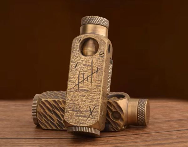 Бензинова запальничка KOJI "Хроніст" (The Chronicler)