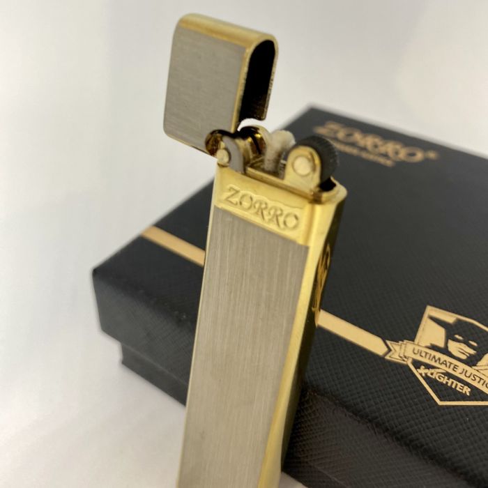 Елегантна Бензинова Запальничка ZORRO у золотистому кольорі