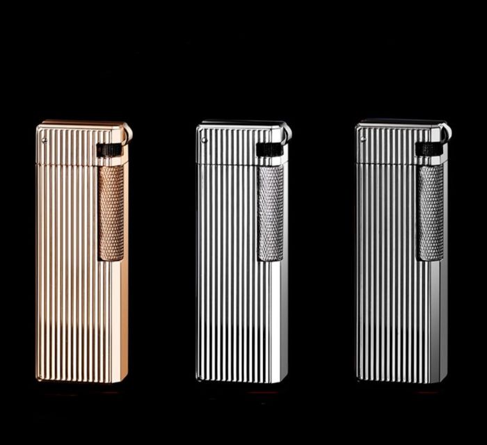 Газова  Запальничка з вертикальним рифленням серебриста