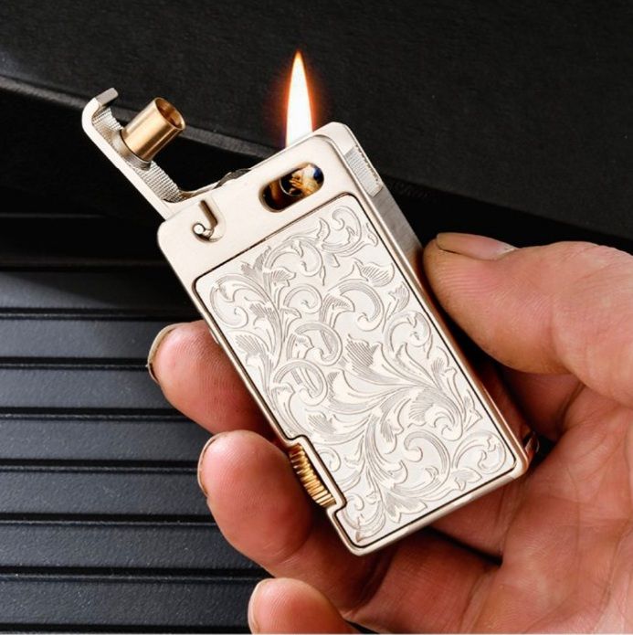 Запальничка бензинова Chief з сріблястим флористичним гравіюванням