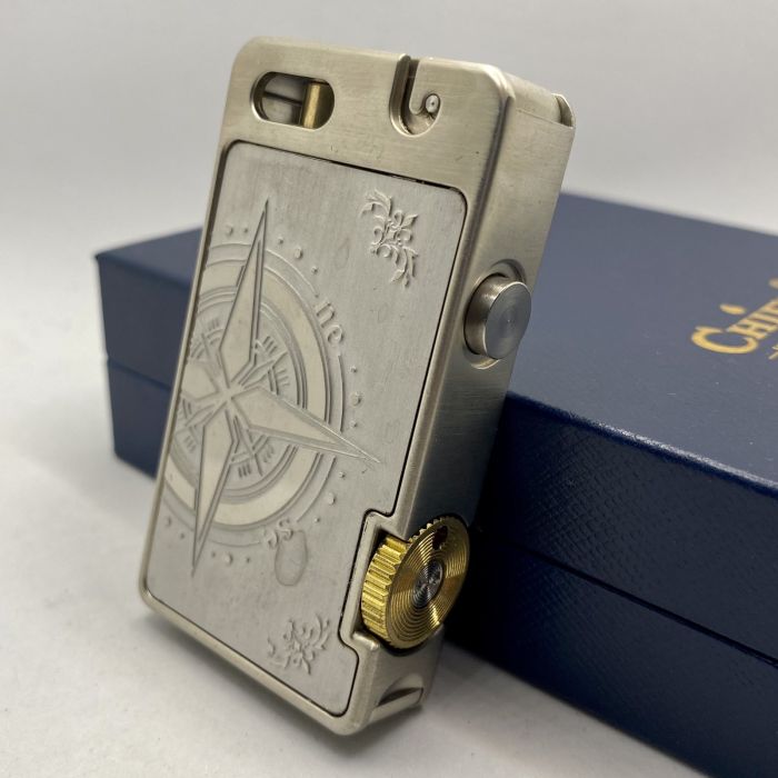 Запальничка  бензинова Chief з гравіюванням Роза вітрів