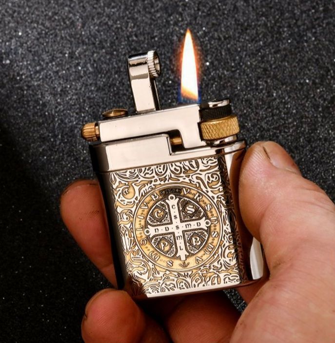 Бензинова Запальничка Chief з Хрестом Святого Бенедикта