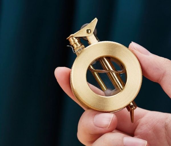 Кругла бензинова запальничка Zorro із латуні