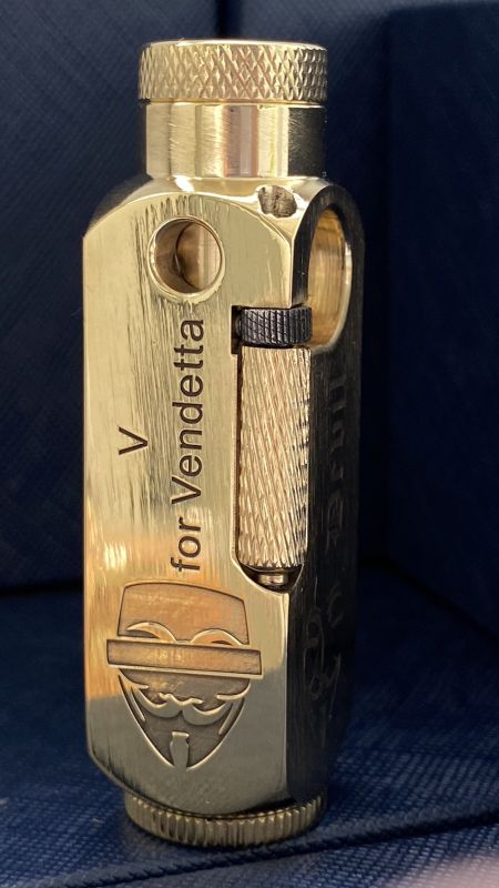 Бензинова запальничка з полірованної латуні VENDETTA